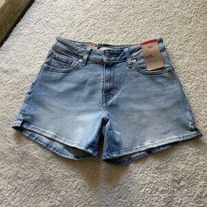 NWT Levi's A-line Mid Rise Denim Shorts Size 26